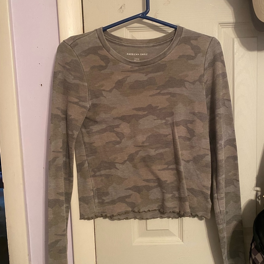 American Eagle Cropped Long Sleeved CAMO Tee